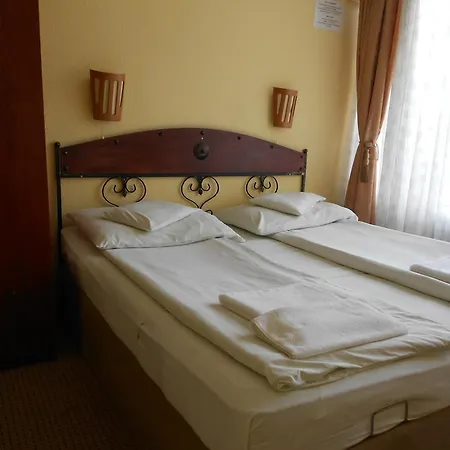 Hotel Seni Studium