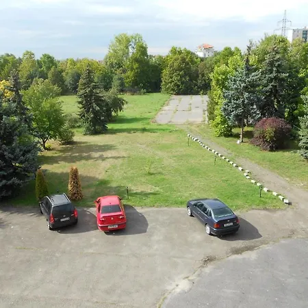 Seni Studium Отель