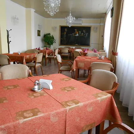 Seni Studium Будапешт