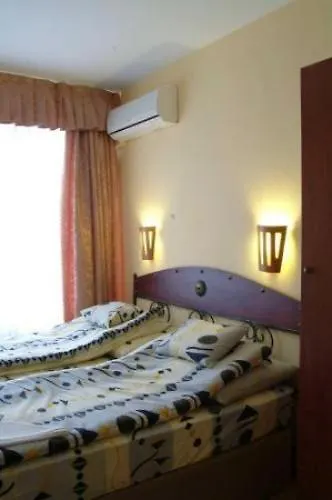 Seni Studium Budapest