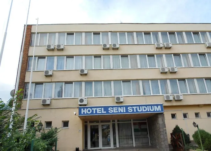 호텔 Seni Studium 3*